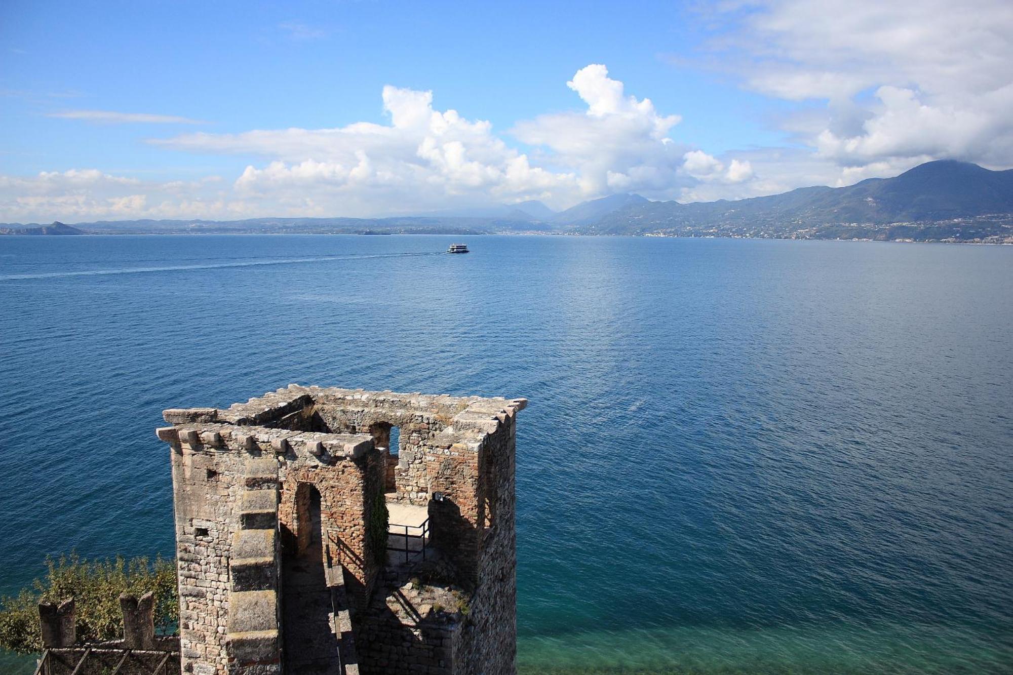 Albergo Gardesana Torri Del Benaco Exterior foto