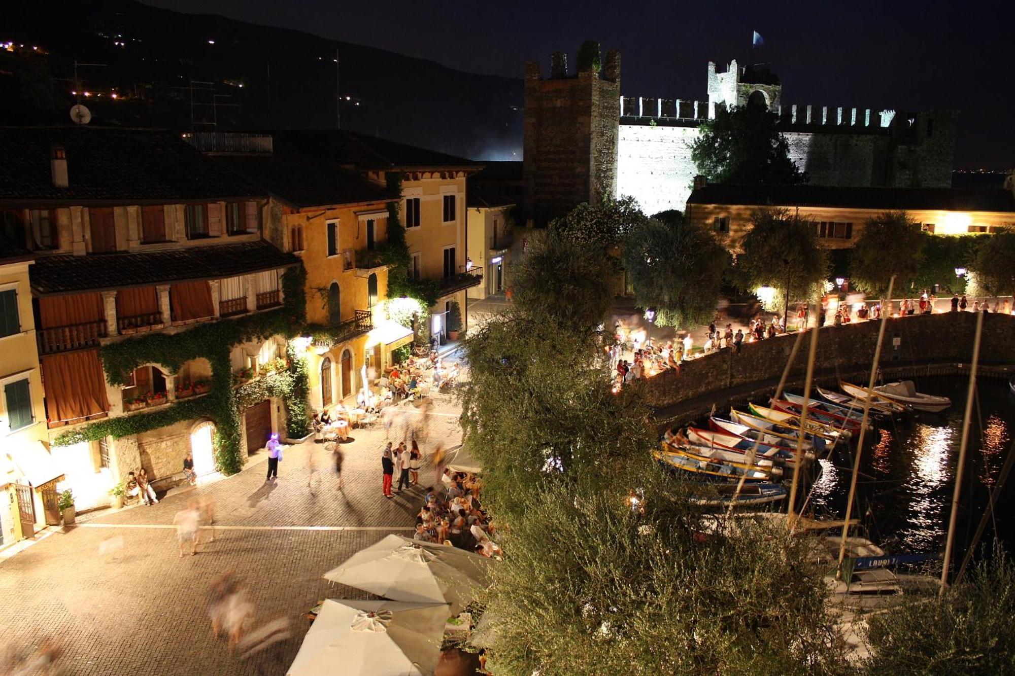 Albergo Gardesana Torri Del Benaco Exterior foto