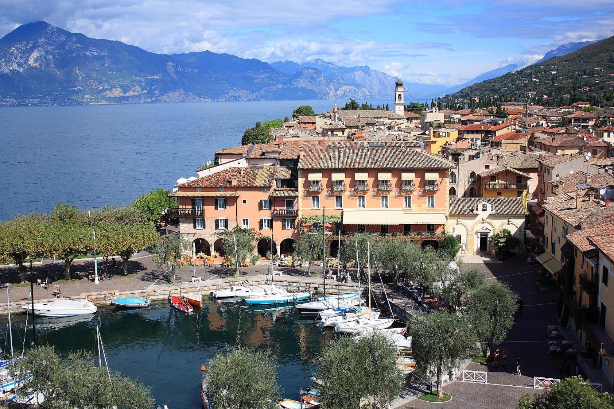 Albergo Gardesana Torri Del Benaco Exterior foto